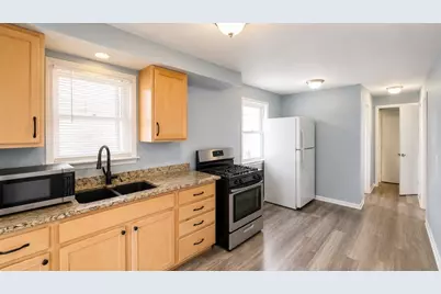 8635 S Burnham Avenue, Chicago, IL 60617 - Photo 3