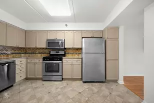 7041 W Touhy Ave, Niles, IL 60714 - Photo 5