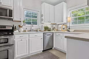 1605 E Taylor St, Bloomington, IL 61701 - Photo 13