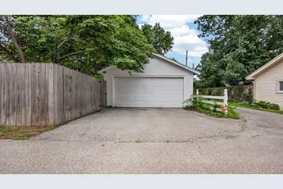 1605 E Taylor Street, Bloomington, IL 61701 - Photo 37
