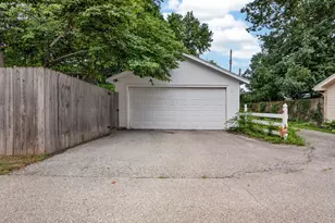 1605 E Taylor St, Bloomington, IL 61701 - Photo 37