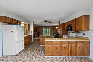 23857 W Town Line Rd, Lake Villa, IL 60046 - Photo 11
