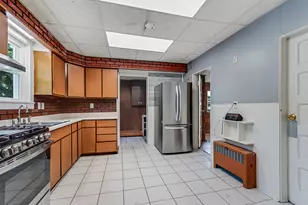 411 Wallace St, Joliet, IL 60436 - Photo 9
