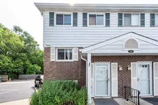 551 W Park Ave, Libertyville, IL 60048 - Photo 1
