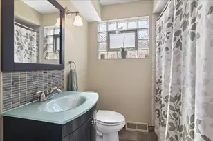 4244 Adeline Dr, Oak Lawn, IL 60453 - Photo 9