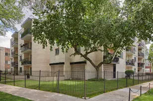 7074 N Ridge Blvd, Chicago, IL 60645 - Photo 1