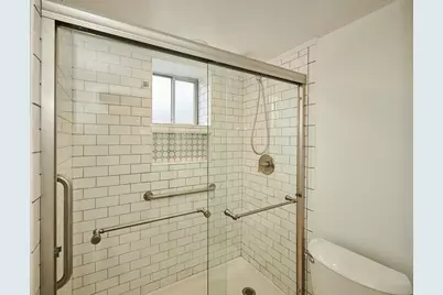 7074 N Ridge Boulevard #1E, Chicago, IL 60645 - Photo 19