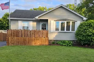 129 Laurel St, Wilmington, IL 60481 - Photo 1