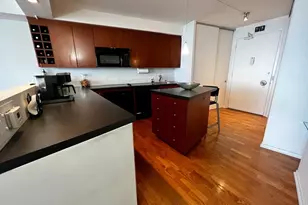 300 N State St, Chicago, IL 60654 - Photo 5