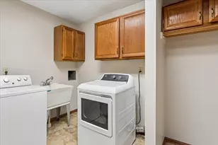 1056 Fox Valley Dr, Aurora, IL 60504 - Photo 9