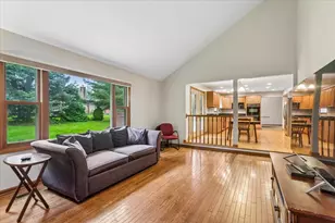 1056 Fox Valley Dr, Aurora, IL 60504 - Photo 7