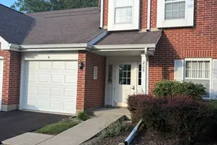 205 Ashbury Ln E, Roselle, IL 60172 - Photo 1