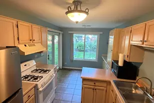 205 Ashbury Ln E, Roselle, IL 60172 - Photo 7