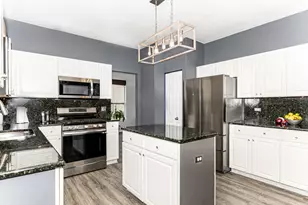 6006 Breezeland Ct, Carpentersville, IL 60110 - Photo 7