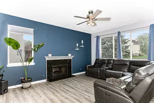 6006 Breezeland Ct, Carpentersville, IL 60110 - Photo 3