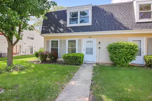 21 Fernwood Dr, Bolingbrook, IL 60440 - Photo 1