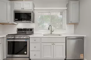 5521 Pebblebeach Dr, Hanover Park, IL 60133 - Photo 9