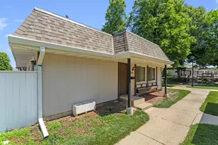 5521 Pebblebeach Dr, Hanover Park, IL 60133 - Photo 3