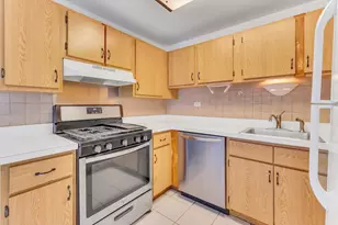 1434 Millbrook Ct, Schaumburg, IL 60193 - Photo 11