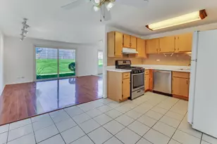 1434 Millbrook Ct, Schaumburg, IL 60193 - Photo 9