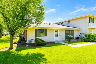 1434 Millbrook Ct, Schaumburg, IL 60193 - Photo 3