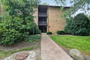 5542 E Lake Dr, Lisle, IL 60532 - Photo 1
