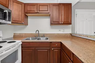 5542 E Lake Dr, Lisle, IL 60532 - Photo 7