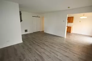 1142 Greenwood Cir, Woodstock, IL 60098 - Photo 5