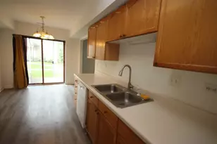 1142 Greenwood Cir, Woodstock, IL 60098 - Photo 7