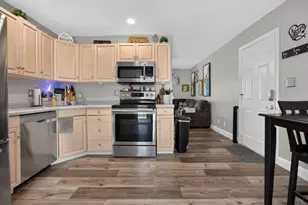 1307 Dogwood Ln, Bloomington, IL 61704 - Photo 7