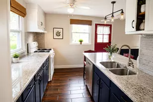 10037 Harnew Rd E, Oak Lawn, IL 60453 - Photo 5