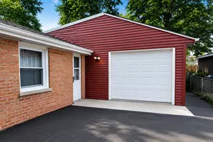10037 Harnew Rd E, Oak Lawn, IL 60453 - Photo 17