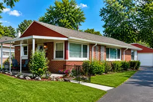 10037 Harnew Rd E, Oak Lawn, IL 60453 - Photo 3