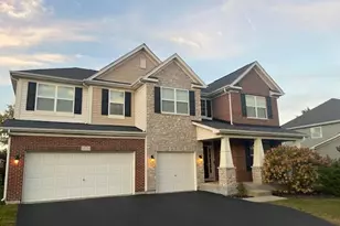 16W764 Hawthorne Ct, Willowbrook, IL 60527 - Photo 1