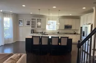 16W764 Hawthorne Ct, Willowbrook, IL 60527 - Photo 5