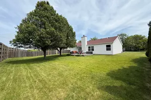 216 Magnolia Dr, North Aurora, IL 60542 - Photo 17