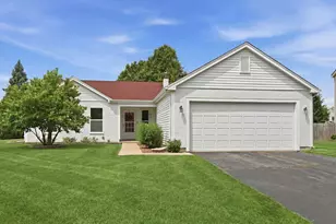 216 Magnolia Dr, North Aurora, IL 60542 - Photo 1