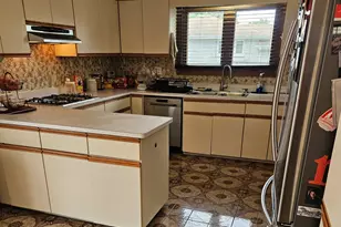 9157 S 83rd Ct, Hickory Hills, IL 60457 - Photo 9