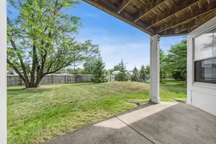 98 Willow Pkwy, Buffalo Grove, IL 60089 - Photo 17