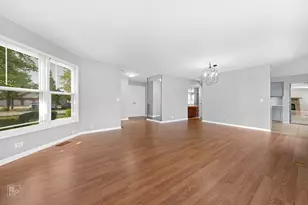 98 Willow Pkwy, Buffalo Grove, IL 60089 - Photo 3
