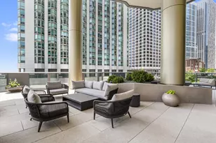 211 N Harbor Dr, Chicago, IL 60601 - Photo 29