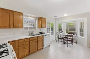 206 Glasgow Ln, Schaumburg, IL 60194 - Photo 7