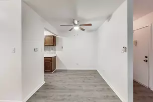2A E Dundee Quarter Dr, Palatine, IL 60074 - Photo 5