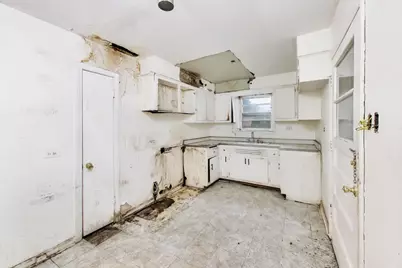 5160 W Sunnyside Avenue, Chicago, IL 60630 - Photo 9