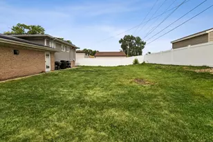 16457 Laura Ln, Oak Forest, IL 60452 - Photo 19