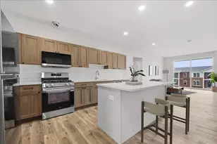 302 Miller Dr, North Aurora, IL 60542 - Photo 3