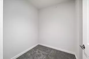 302 Miller Dr, North Aurora, IL 60542 - Photo 15