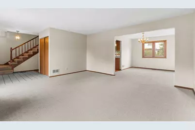 980 Sandalwood Lane, Crystal Lake, IL 60014 - Photo 3
