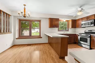 980 Sandalwood Ln, Crystal Lake, IL 60014 - Photo 5