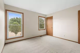 980 Sandalwood Ln, Crystal Lake, IL 60014 - Photo 9